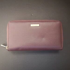 Danier Leather Ladies Burgundy Heavy Weight Double Zippered Wallet